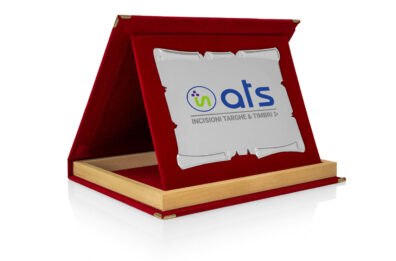 Targa Personalizzata con Astuccio in Velluto Rosso con bordino in legno + Pergamena Argento