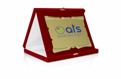 Targa Personalizzata con Astuccio in Velluto Rosso + Pergamena oro